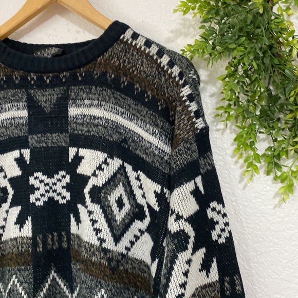 Graphix Men's Vintage Geometric Sweater - Picture 5 of 9